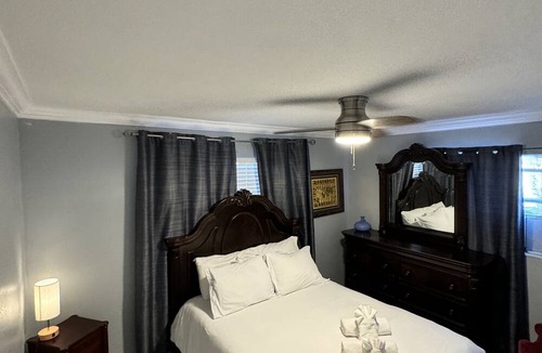 Gillespie Park House | Downtown Single Family Modern Bungalow Close To Beaches And Dining 2 Bedroom Home by RedAwning