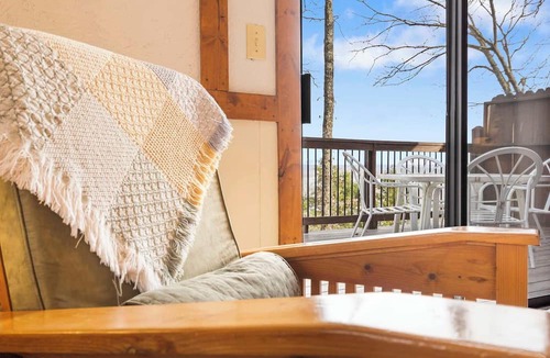 Branson West Cabin | Windjammer Cottage - Branson