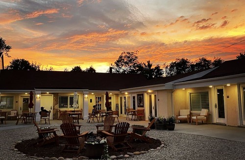 Green River Bed & Breakfast | River Rock Inn B&B - Adults Only