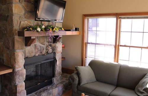 Makanda Cabin | Minutes from Giant City - SIU - Shawnee Winetrail - Cedar Lake - Shawnee Forest!