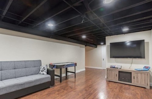 Fox Valley House | Furnished Private home in Aurora sleeps 9 guests