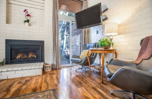 North Park City Villa | Perfect Condo in Heart of PC, with Pool & Hot Tub!