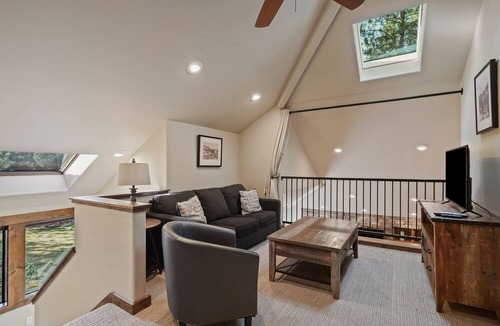 Sunriver House | 3 Tumalo - Heart of Sunriver, Hot Tub, SHARC Passes, Ping Pong, Bikes, Updated