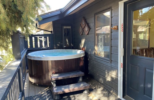 Eagle-Vail House | 260+ 10★ Reviews! Between Vail & Beaver Creek Hot Tub/Fire Table/Ski/Hike/Golf