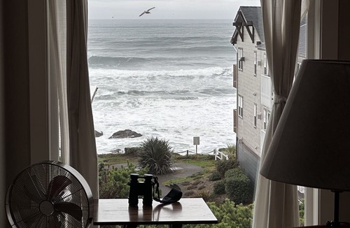 Lincoln City House | November 20% SALE!MIN WALK TO THE SAND!OCEAN VIEW HOUSE HOT TUB