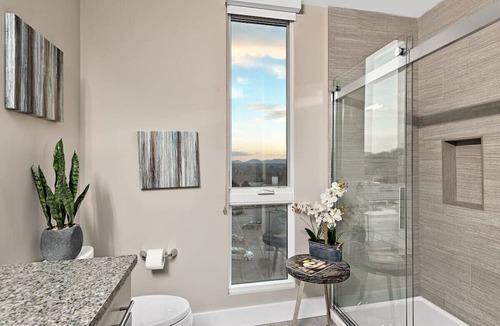 Asheville Condo | Downtown Condo with Stunning Mountain Views