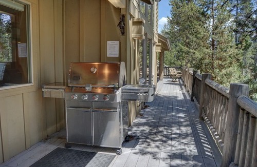 Deer Park House | Premier Luxury Home with 7 BR/7.5 BA, Hot Tub, Game Room, SHARC passes, A/C