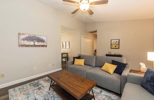 Southwest Raleigh House | Decked Out: mins to Lenovo Center, Carter-Finley Stadium, State Fair and more!