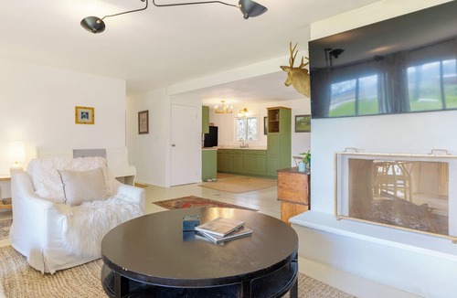 Glenn Haven Shores Cabin | The Fesh Coast Cabin- pet friendly- hot tub
