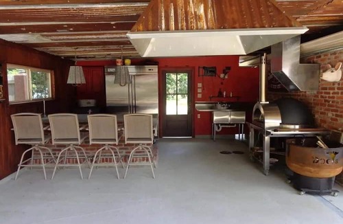 Lake Charles House | Lake Charles #1 Rental located close to everything. Casino's/mall/restaurants.