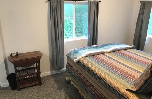 Banks House | Secluded Quiet Country Getaway- The Bunkhouse- Spectacular views and sunsets.