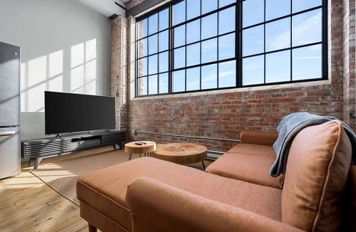 Peoria Apartment | Cooperage 214 | Mid-century 1BD Loft | Peoria