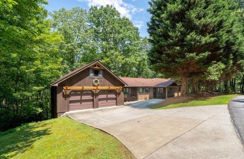 Brevard House | Peace of Heaven in Connestee · Peace of Heaven in Connestee Fall