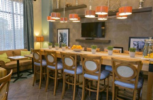 Wiggins Hotel | Hampton Inn & Suites Wiggins