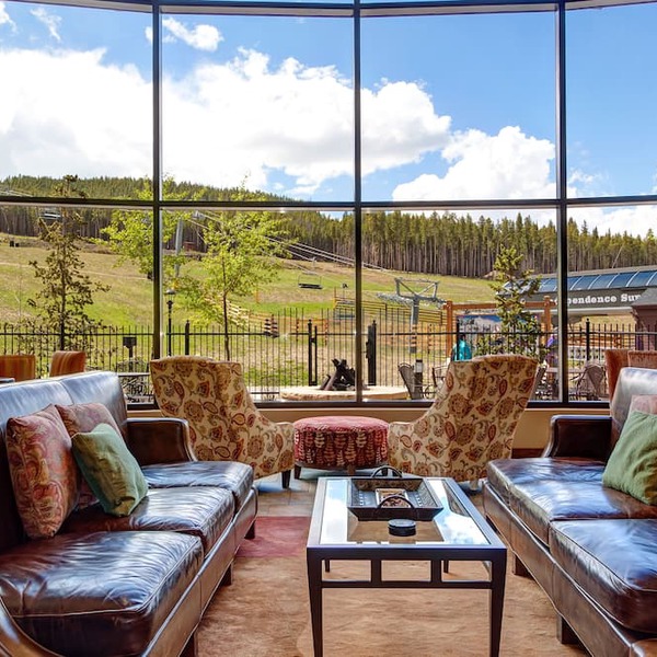 ON THE SLOPES. FAST RESPONSE. Ski Side Corner Unit, Crystal Peak Lodge 2BR/2BA in Breckenridge