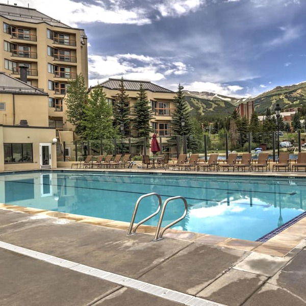 LUCKY LOCATION @ MAIN ST. STATION w/HEATED POOL & MAGICAL VIEWS~ BASE PEAK 9 in Breckenridge