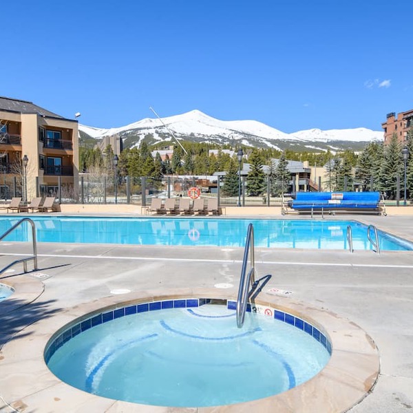 Large 2 Bdrm on Main St/Peak 9 Base; Hot Tubs/Pool in Breckenridge