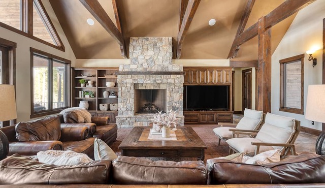 Big Pine by AvantStay | Stunning Secluded Oregon Home w/Hot Tub in Bend