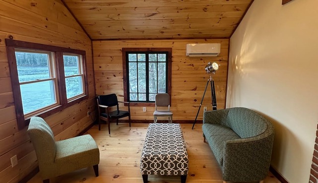 Waterfront 2-bedroom Lake House in Rindge in Rindge
