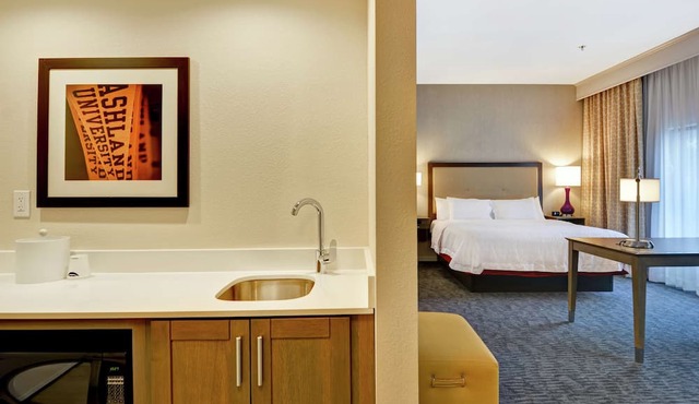 Hampton Inn & Suites Ashland in Ashland