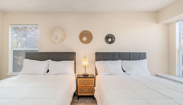 3B Villa, Pool, BBQ, Firepit, Mini Golf, Yard Games, Gym, Family & Pet Friendly in San Antonio