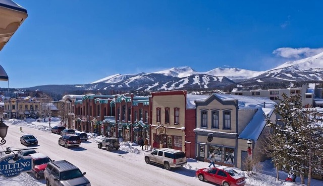 Beautiful home in Blue River steps away from Quandry Peak and Breckenridge in Breckenridge