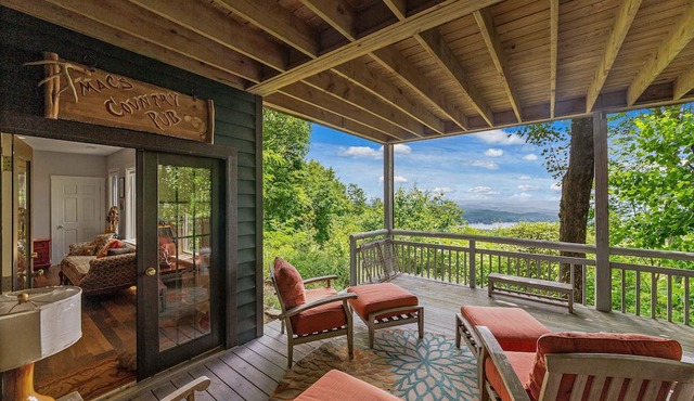 Mountain Home with Spectacular Views! in Lake Toxaway