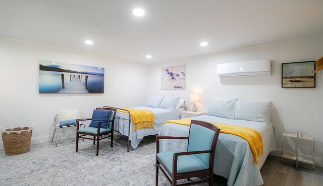 Coastal vibe without the crowds. Main house with 2 studio apartments included. in Bay St. Louis