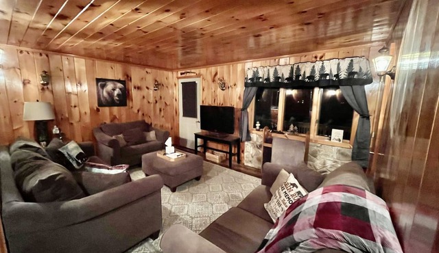 Cozy Errol Home conveniently close to town and with snowmobile access! in Errol