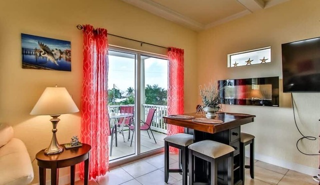 Stunning Panoramic rooftop views from this gulf side Tuscan style Villa! in Marathon