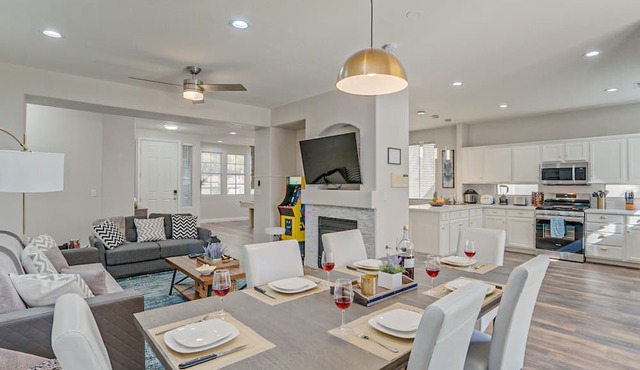 Charming, Cozy & Elegant Zen Retreat with Hot Tub in Henderson