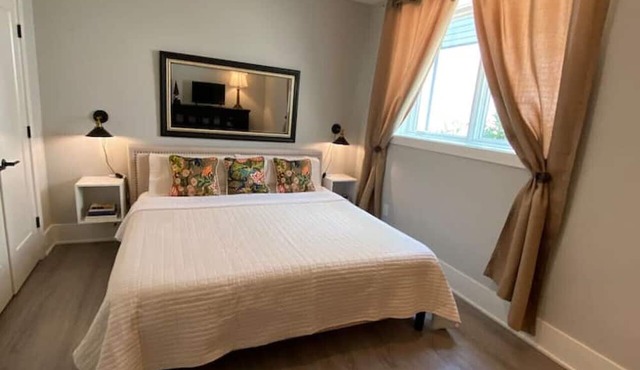 Elegant King Bed Apartment In Quiet Neighborhood in Raleigh