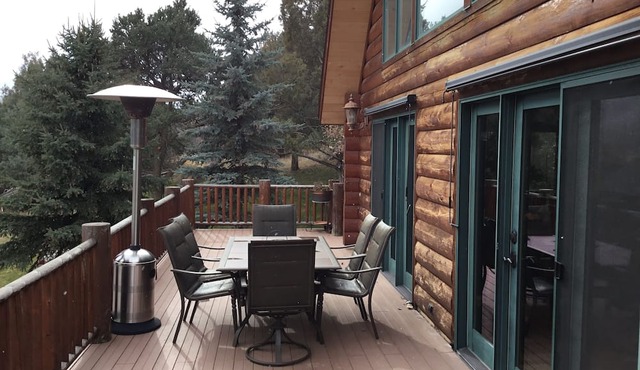 Log home with great views close to town and ski resort in Durango