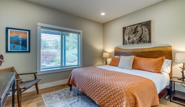 Golf-Front Luxury | 3 King Suites | Private Hot Tub | Eagle Crest Resort in Redmond