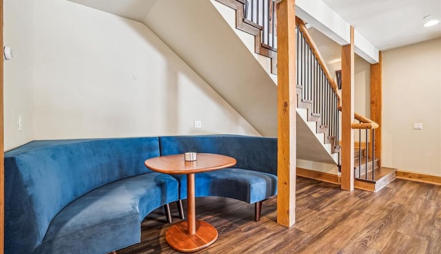 Clowsgill Holme: Luxury Baldy Mtn Home, Hot Tub & Elevator, Sleeps 12. in Breckenridge