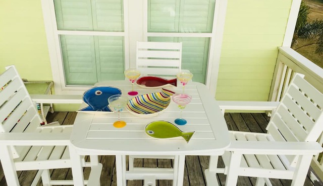 Beach2Bay 3/2.5 Home with Private Swimming Pool, 4 Sun Decks, Gorgeous Retreat in Galveston