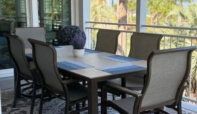 Ocean View Atrium Villa! Two Bedrooms, Sleeps 6! Amenity access included! Great Outdoor Porch! in Seabrook Island