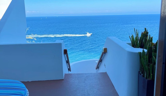 Amazing Views - Hamilton Cove Ocean front Villa with large wrap around balcony in Avalon