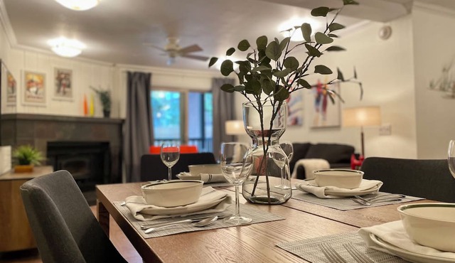 Canyon Lodge CHAMONIX Condo. Minutes Walk From Lifts. in Mammoth Lakes