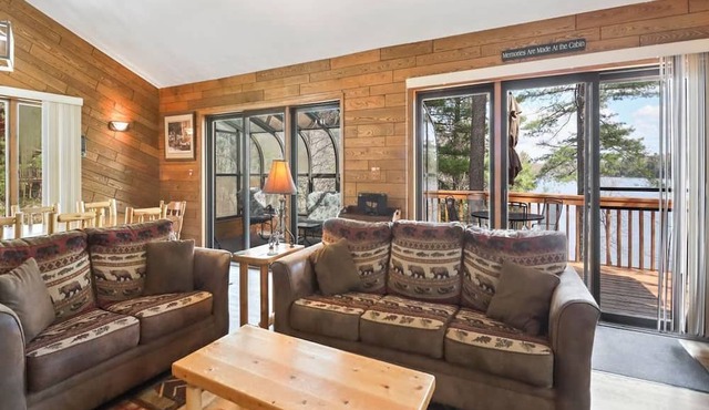 Executive Year Round Home ~ Minutes From Minocqua in Arbor Vitae