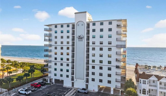 Madeira Towers 601 Beach front with spectacular views in Madeira Beach