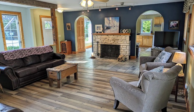 Modernized Classic Log Home Close to Shopping and Sunset Walks in Fish Creek