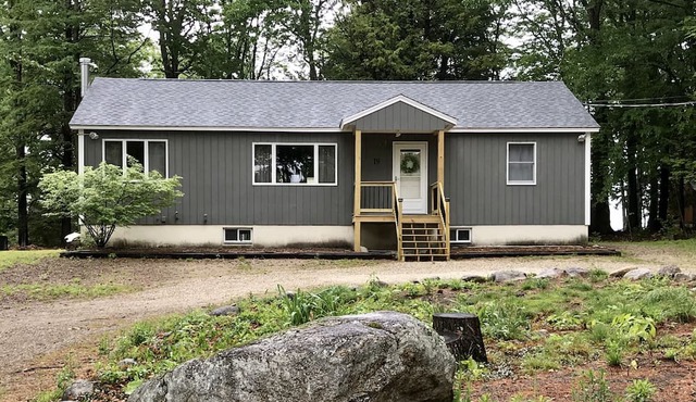 Year-Round Home with access to Beautiful Sunrise Lake, Beach, and Winter Fun! in Middleton