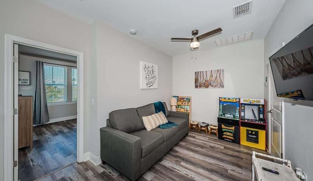 Tropical Treasure Villa - Large Swim Spa! in Redington Beach
