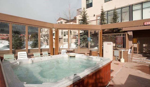 Bright Mountain Condo for 4 with Full Kitchen in Keystone