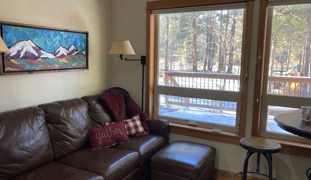 Beautiful Luxury Home on the river near Sunriver, Bend, Trails, Mountains! in Bend