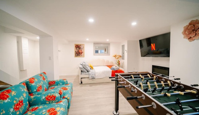 5 BR/4.5BA Luxury Getaway near Metro with Driveway and Private Backyard in Washington DC