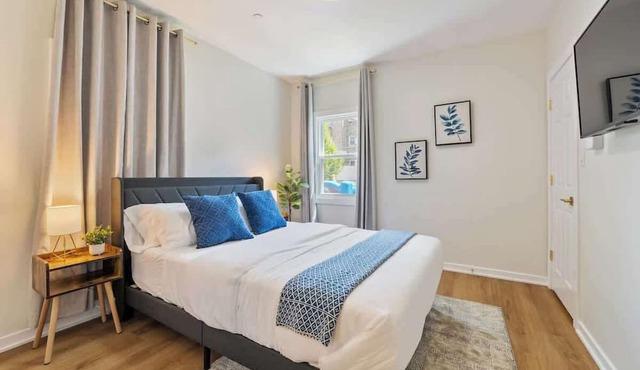 New! 10-min to Downtown in Oak Park
