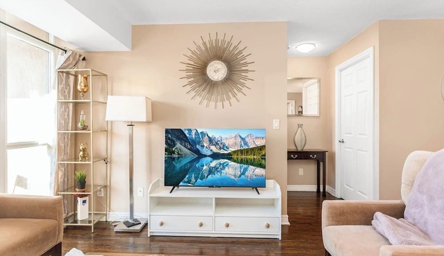 Premier SkySuite 3BR | Horizon Views + Parking in Mississauga