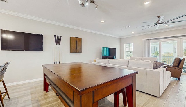 Gorgeous townhouse, plenty of space, lots of games, shared pool, close to beach in Perdido Key